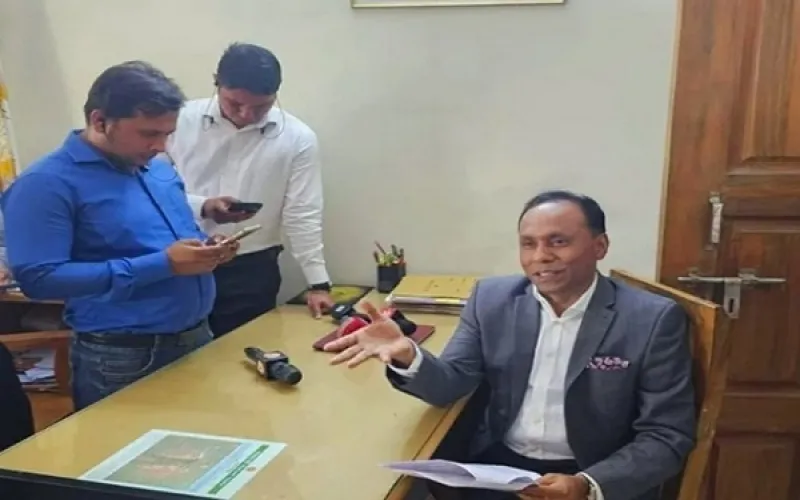 হঠাৎ পরিদর্শনে গিয়ে ক্ষুব্ধ প্রতিমন্ত্রী, দুই কর্মকর্তাকে তাৎক্ষণিক বদলি